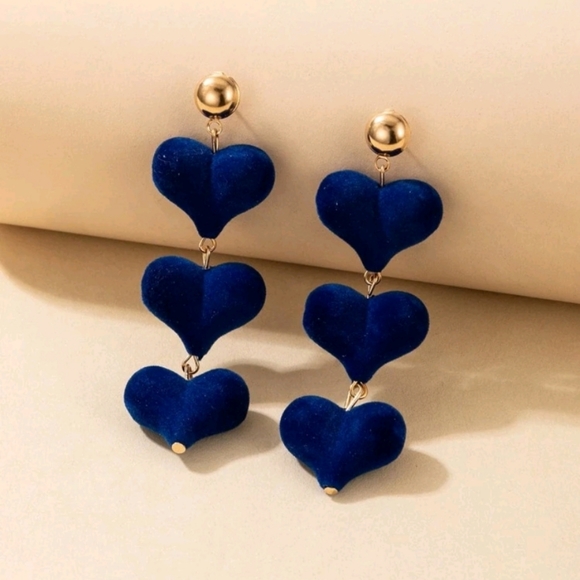 NWOT Set Layered Heart Drop Earrings & Heart Pendant Necklace - Picture 3 of 6